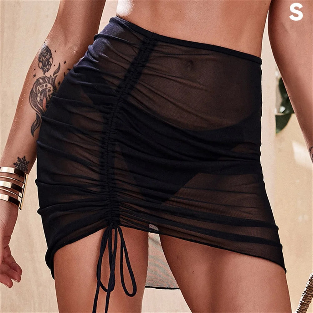 Falda negra transparente con fruncido lateral