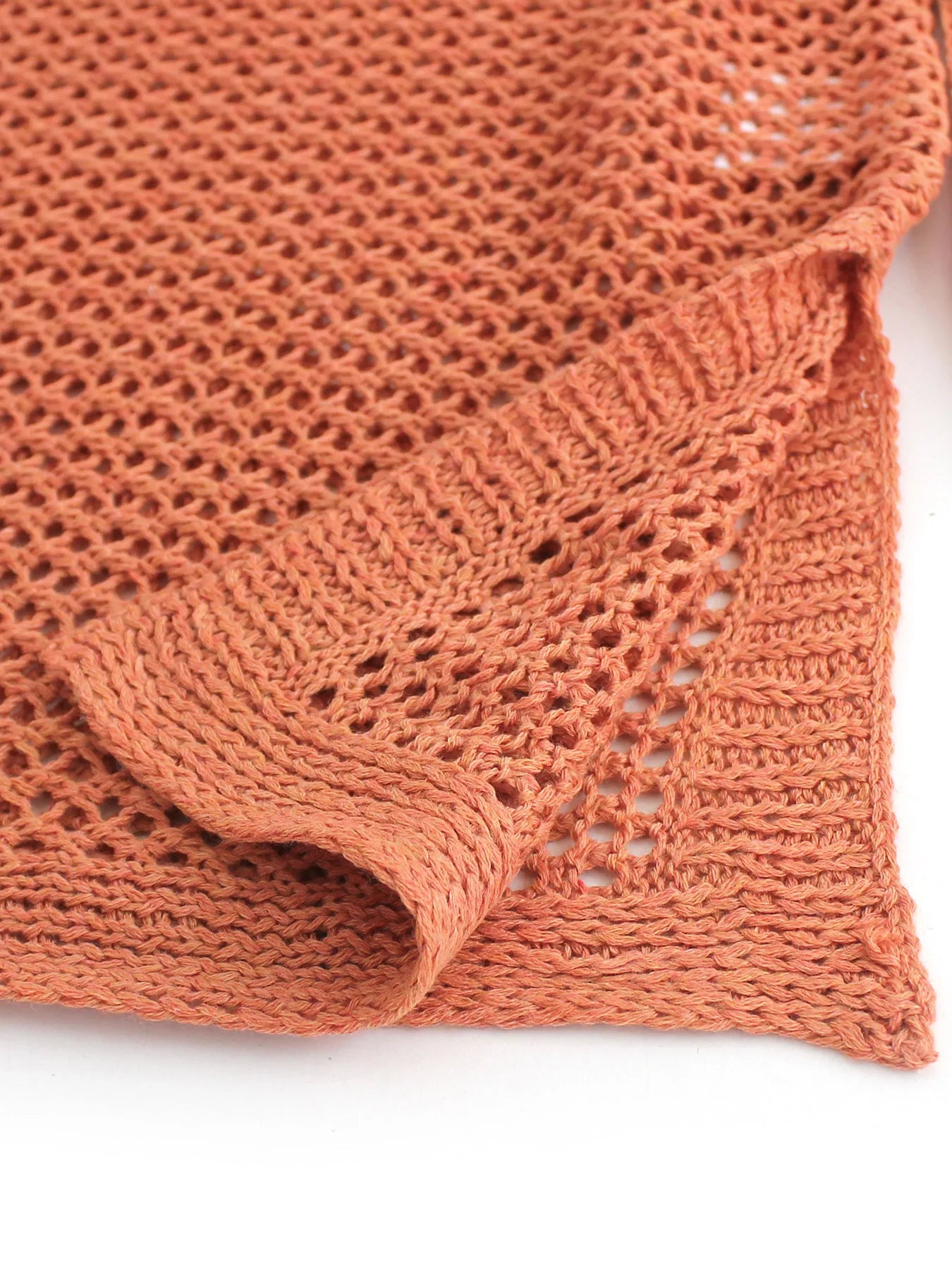 Falda corta con nudo lateral estilo playero chic y moderno