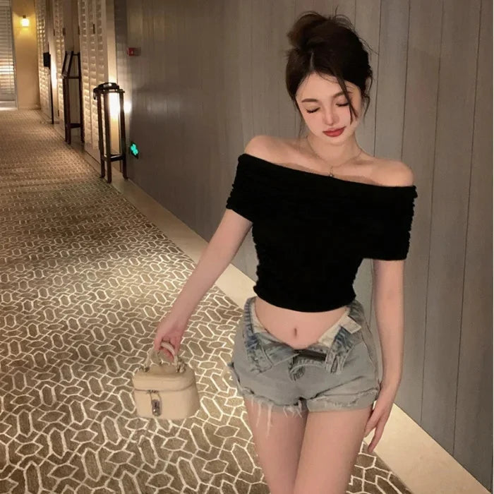 Top blanco ajustado hombros descubiertos