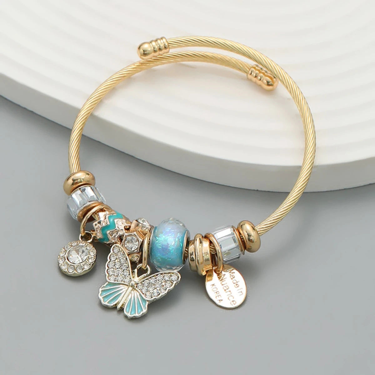 Pulsera de oro con dijes