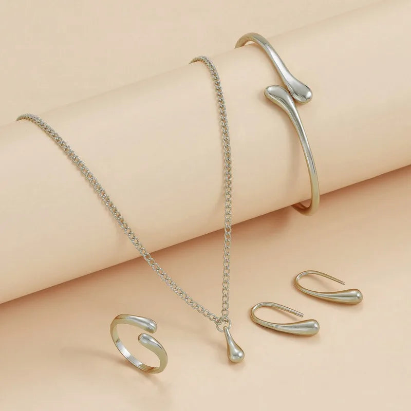 Set de joyas 4 piezas con diseño de gota