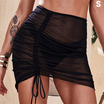 Falda negra transparente con fruncido lateral