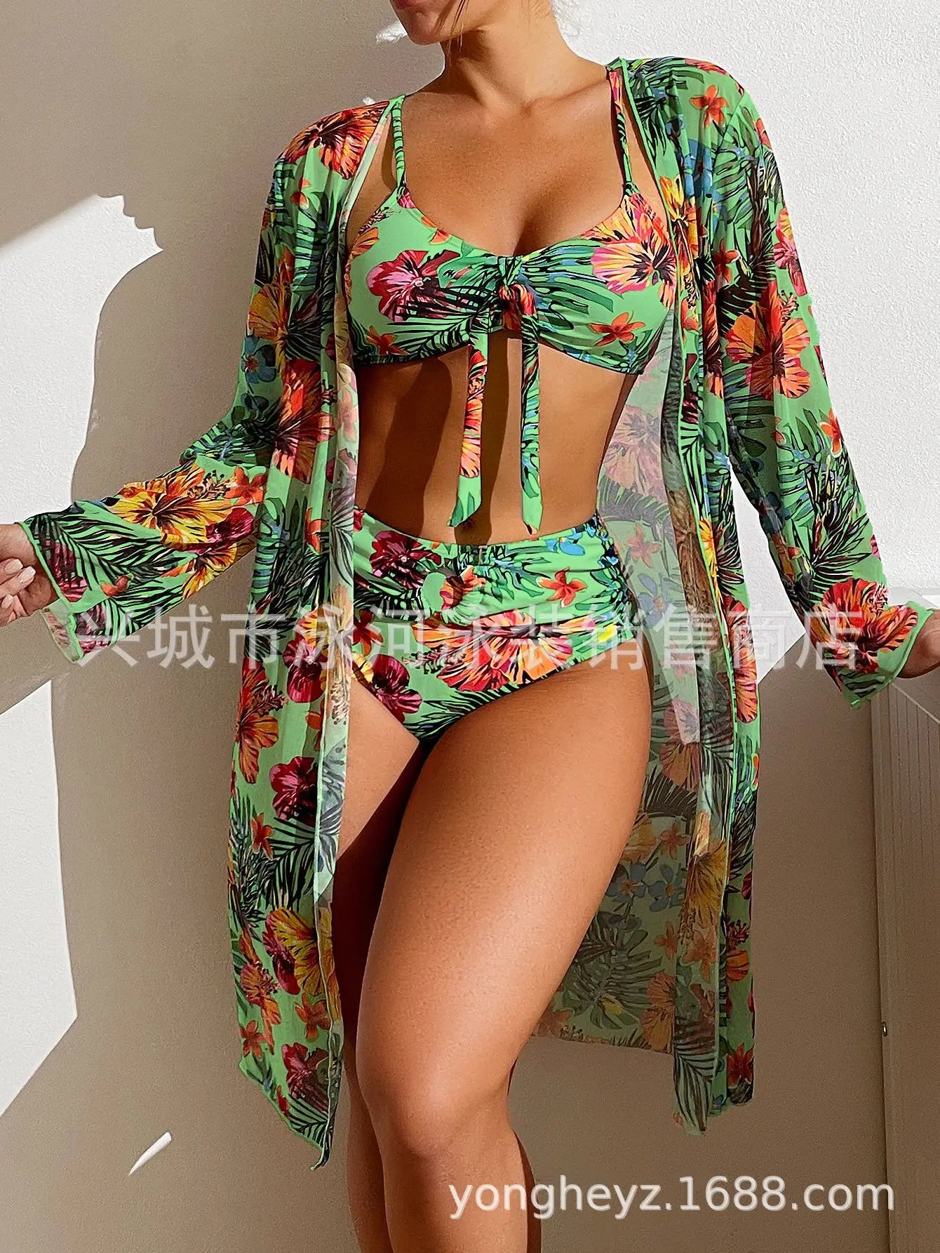 Bikini floral de 3 piezas con braga alta y kimono