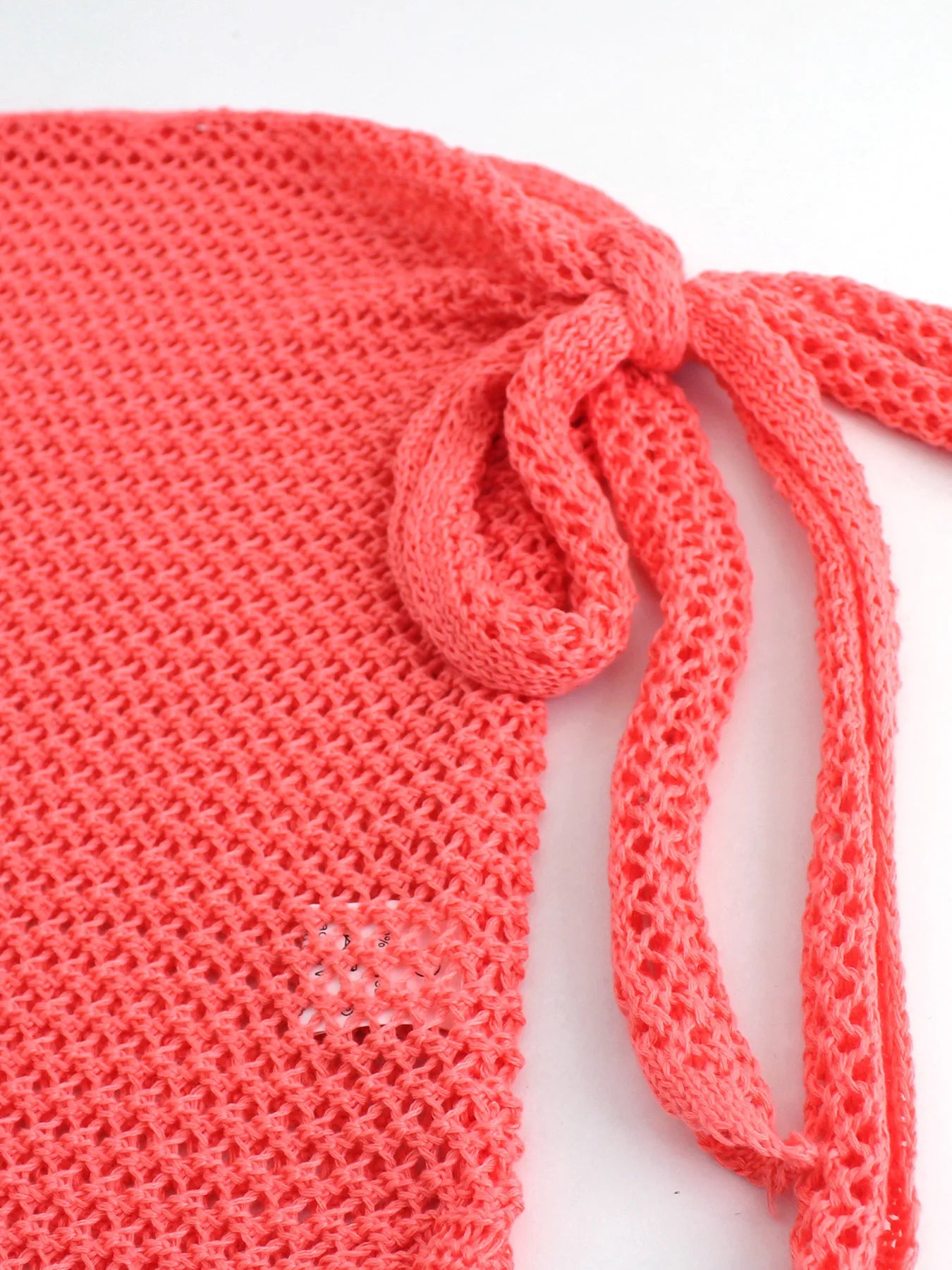 Falda corta con nudo lateral estilo playero chic y moderno
