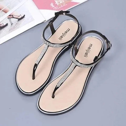 Sandalias planas blancas con tiras brillantes estilo verano