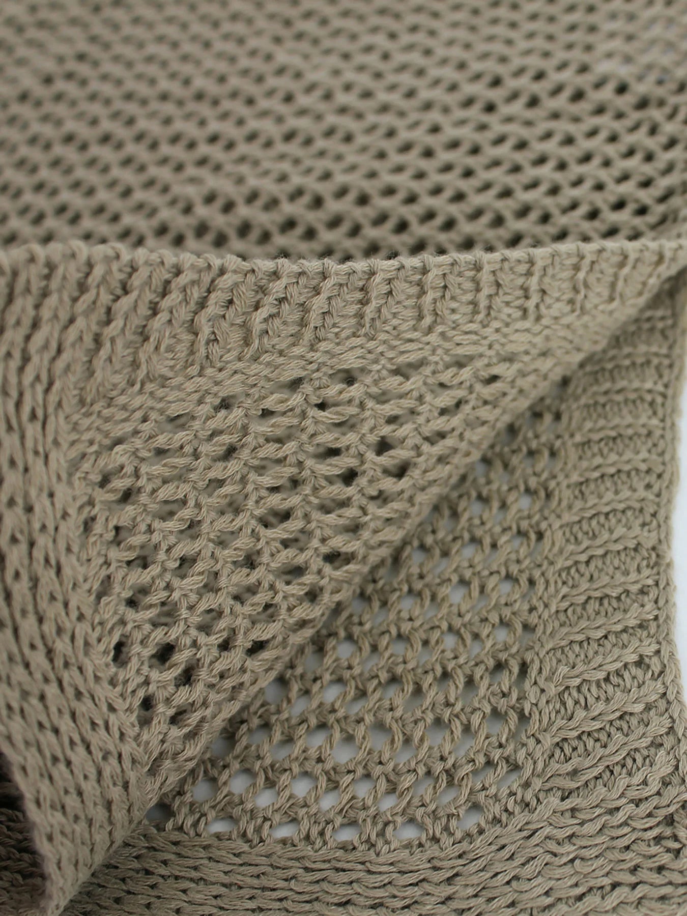 Falda corta con nudo lateral estilo playero chic y moderno