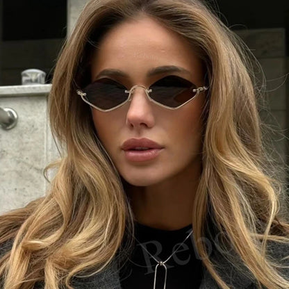 Gafas de sol cat eye con montura dorada