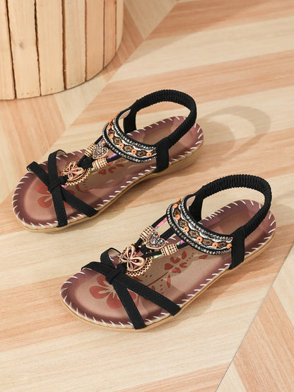 Sandalias boho étnicas con pedrería y tiras cruzadas