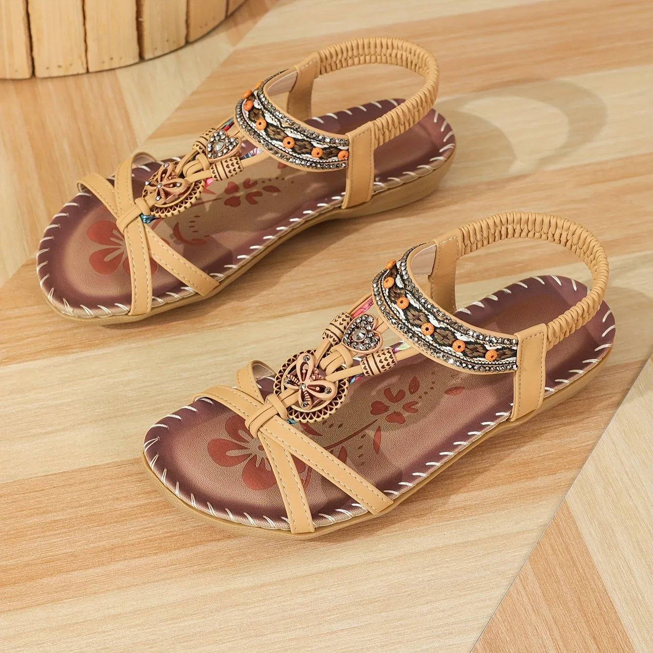 Sandalias boho étnicas con pedrería y tiras cruzadas