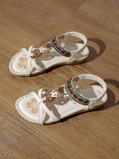 Sandalias boho étnicas con pedrería y tiras cruzadas