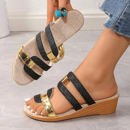 Sandalias planas doradas con tiras brillantes