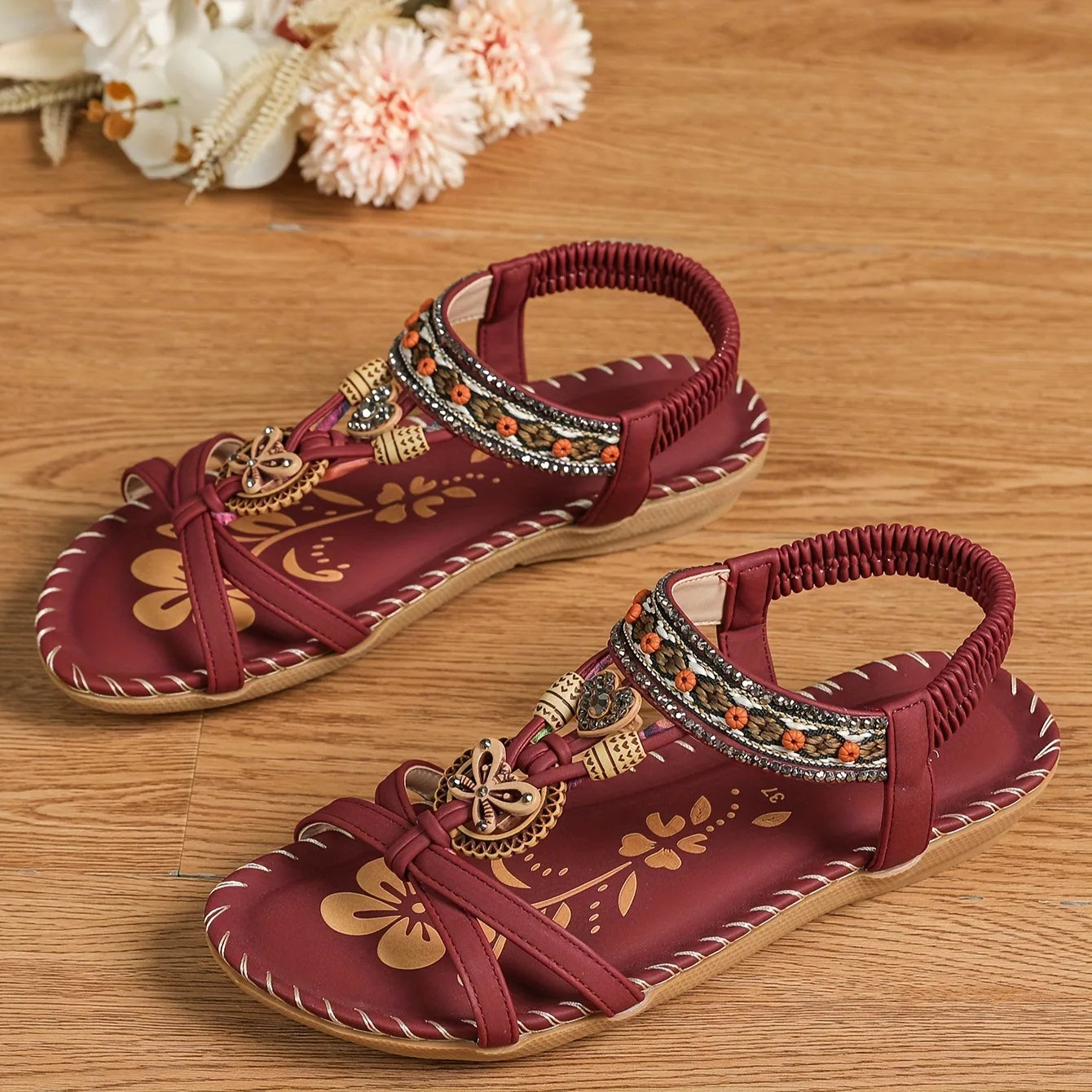 Sandalias boho étnicas con pedrería y tiras cruzadas