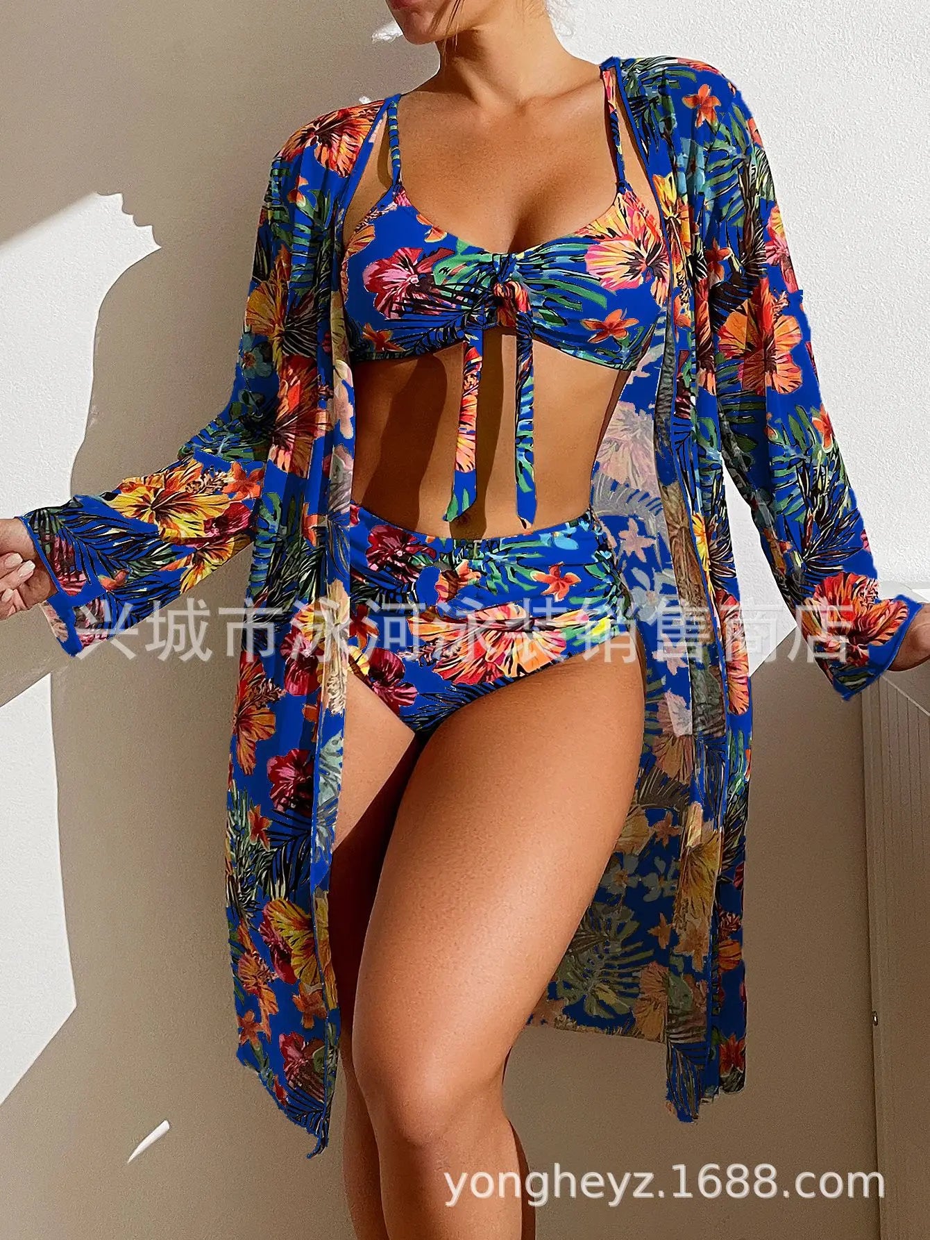 Bikini floral de 3 piezas con braga alta y kimono