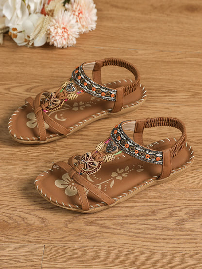 Sandalias boho étnicas con pedrería y tiras cruzadas