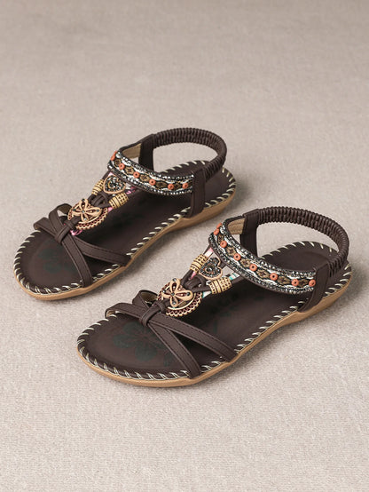 Sandalias boho étnicas con pedrería y tiras cruzadas