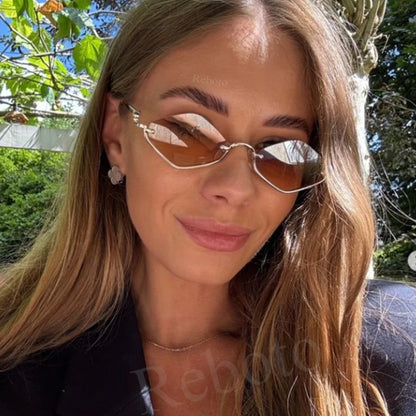 Gafas de sol cat eye con montura dorada