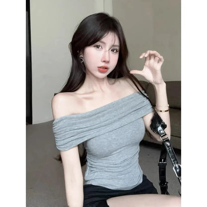 Top blanco ajustado hombros descubiertos