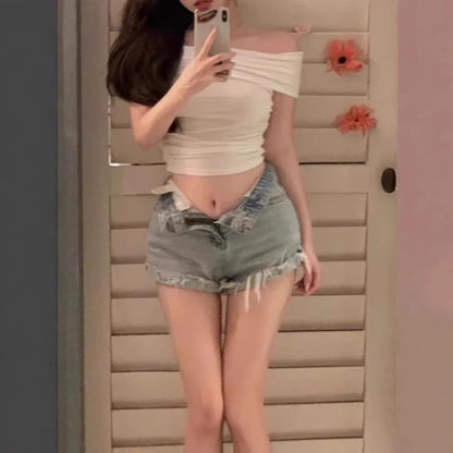 Top blanco ajustado hombros descubiertos