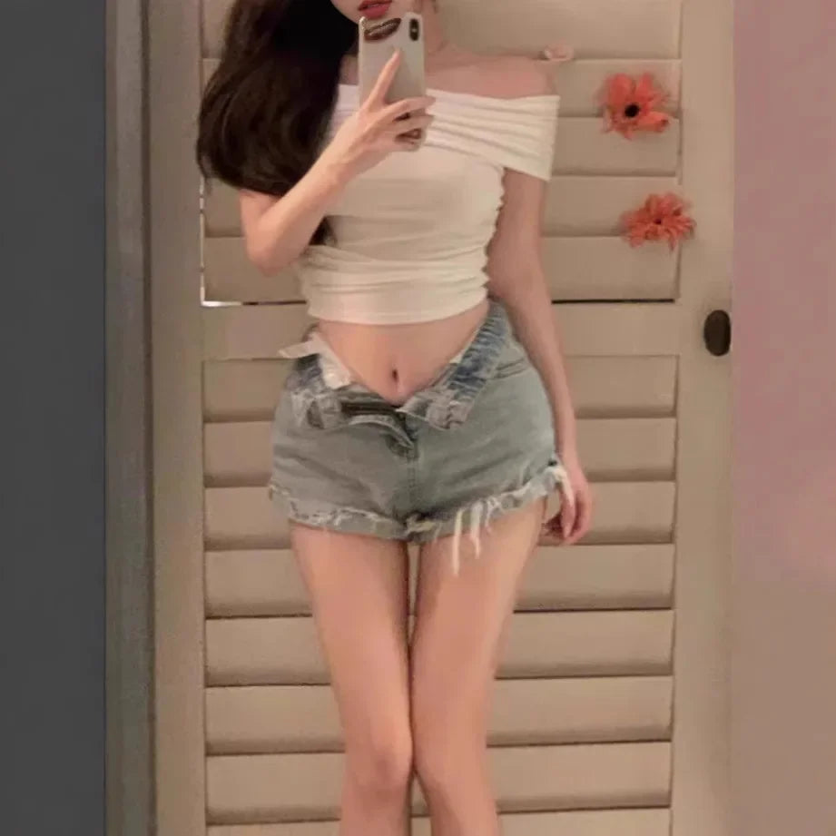 Top blanco ajustado hombros descubiertos