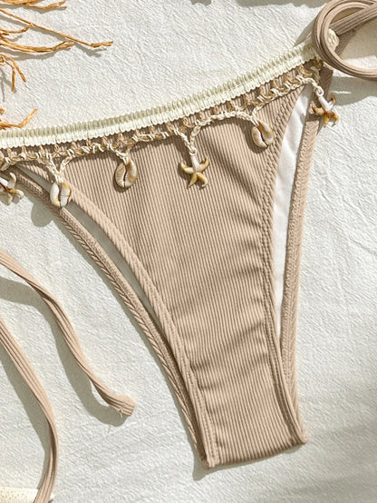 Bikini con conchas y tiras ajustables estilo mediterráneo