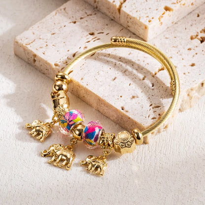 Pulsera de oro con dijes