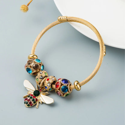 Pulsera de oro con dijes