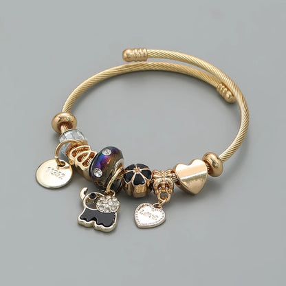 Pulsera de oro con dijes