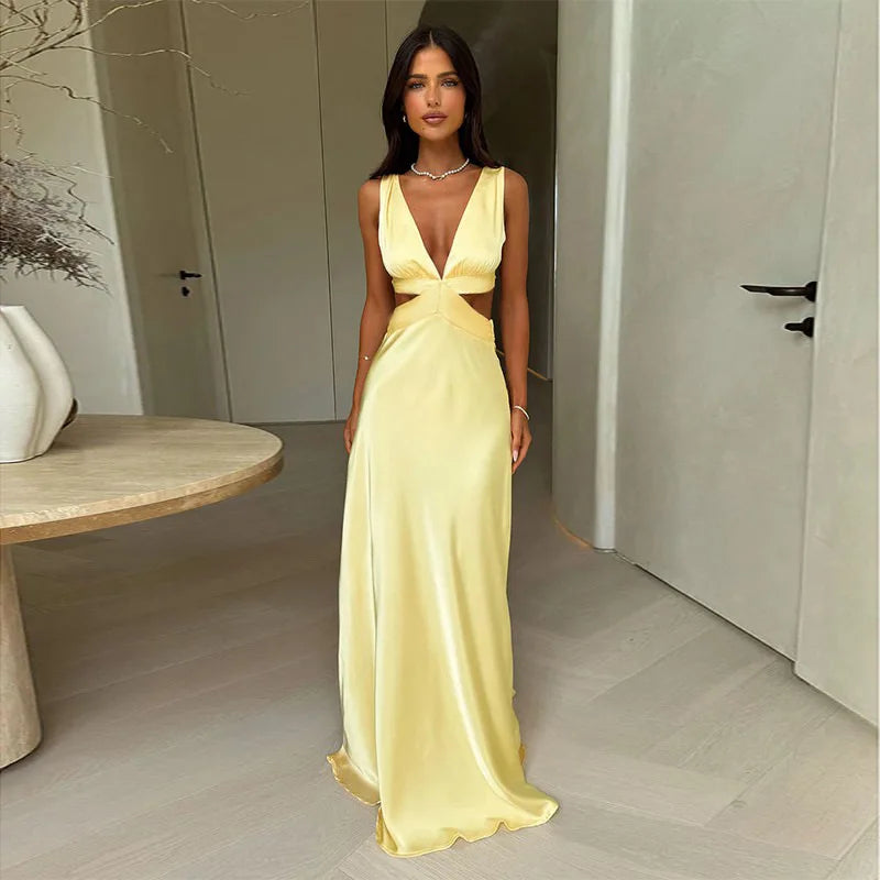 Vestido largo satinado con cut-outs y escote en V