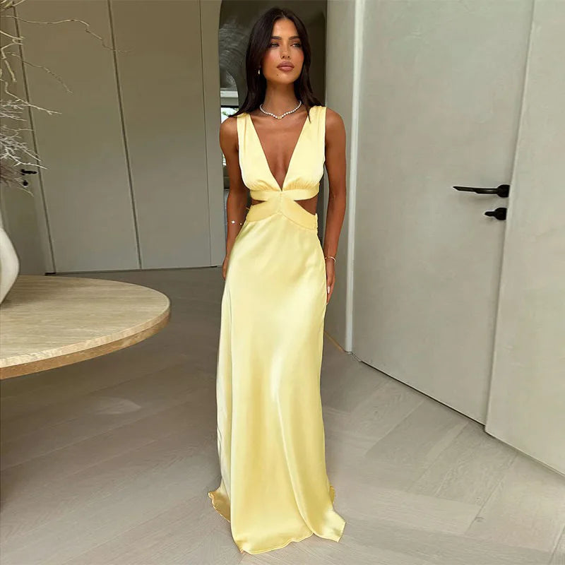 Vestido largo satinado con cut-outs y escote en V